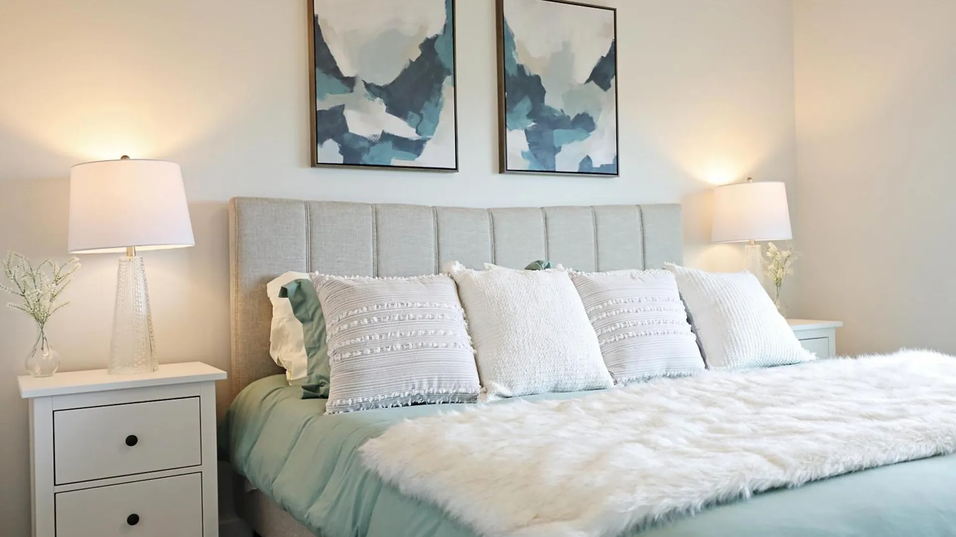 Stylish Home With Ac, 3 King Beds, Garage, Disney Edmonton