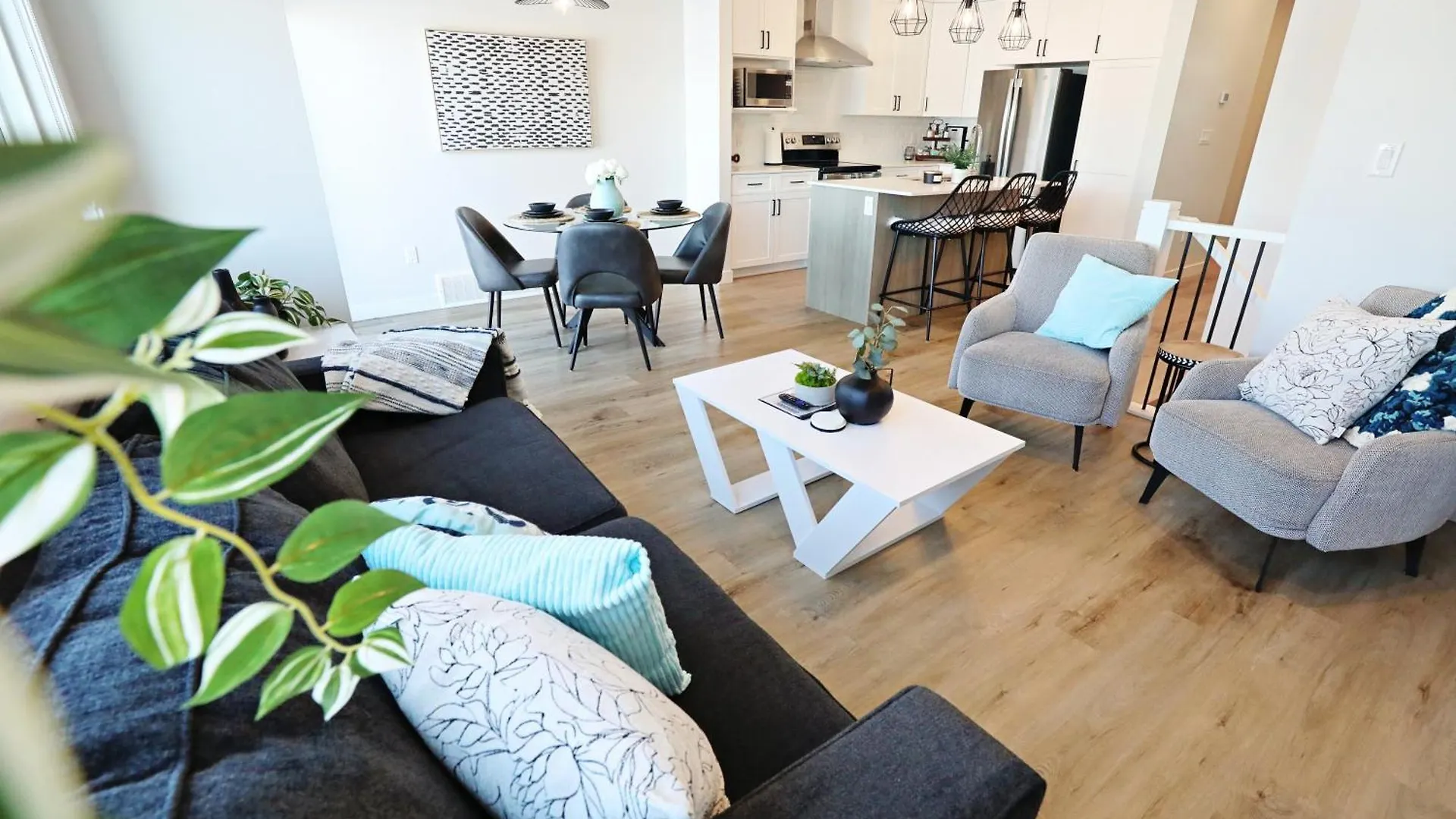Casa de Férias Stylish Home With Ac, 3 King Beds, Garage, Disney Edmonton