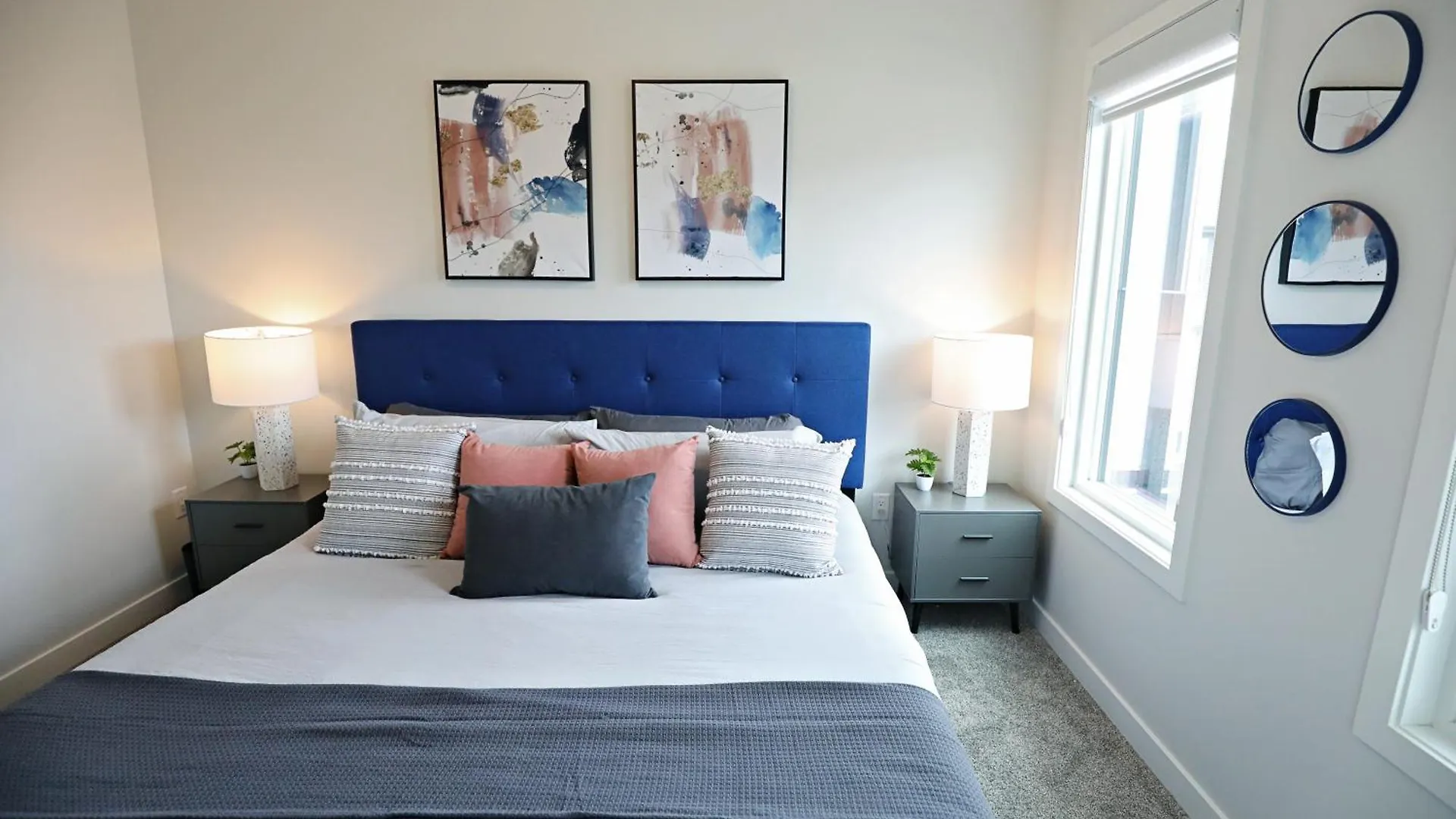 Casa de Férias Stylish Home With Ac, 3 King Beds, Garage, Disney Edmonton Canadá