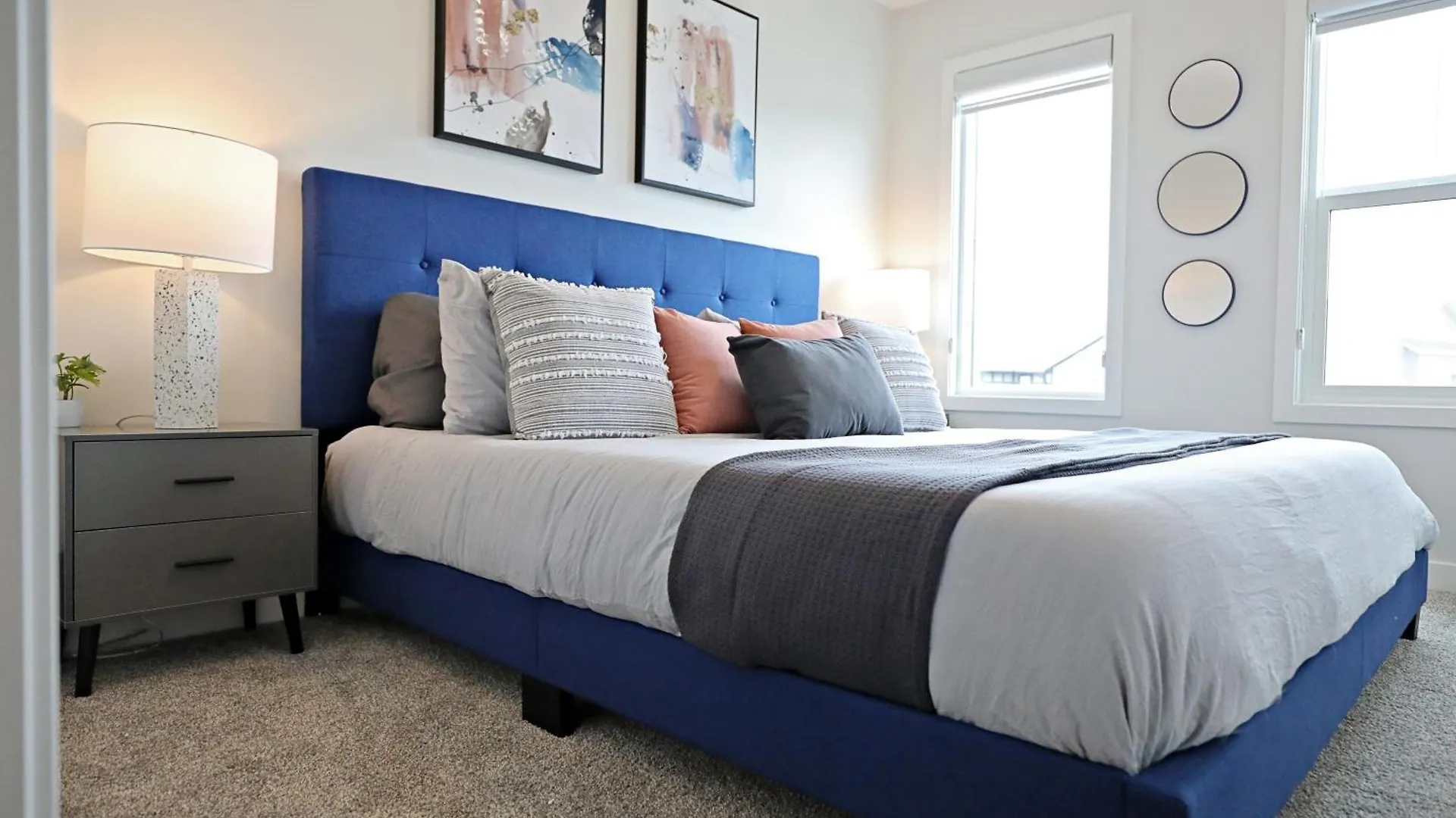 Stylish Home With Ac, 3 King Beds, Garage, Disney エドモントン 別荘