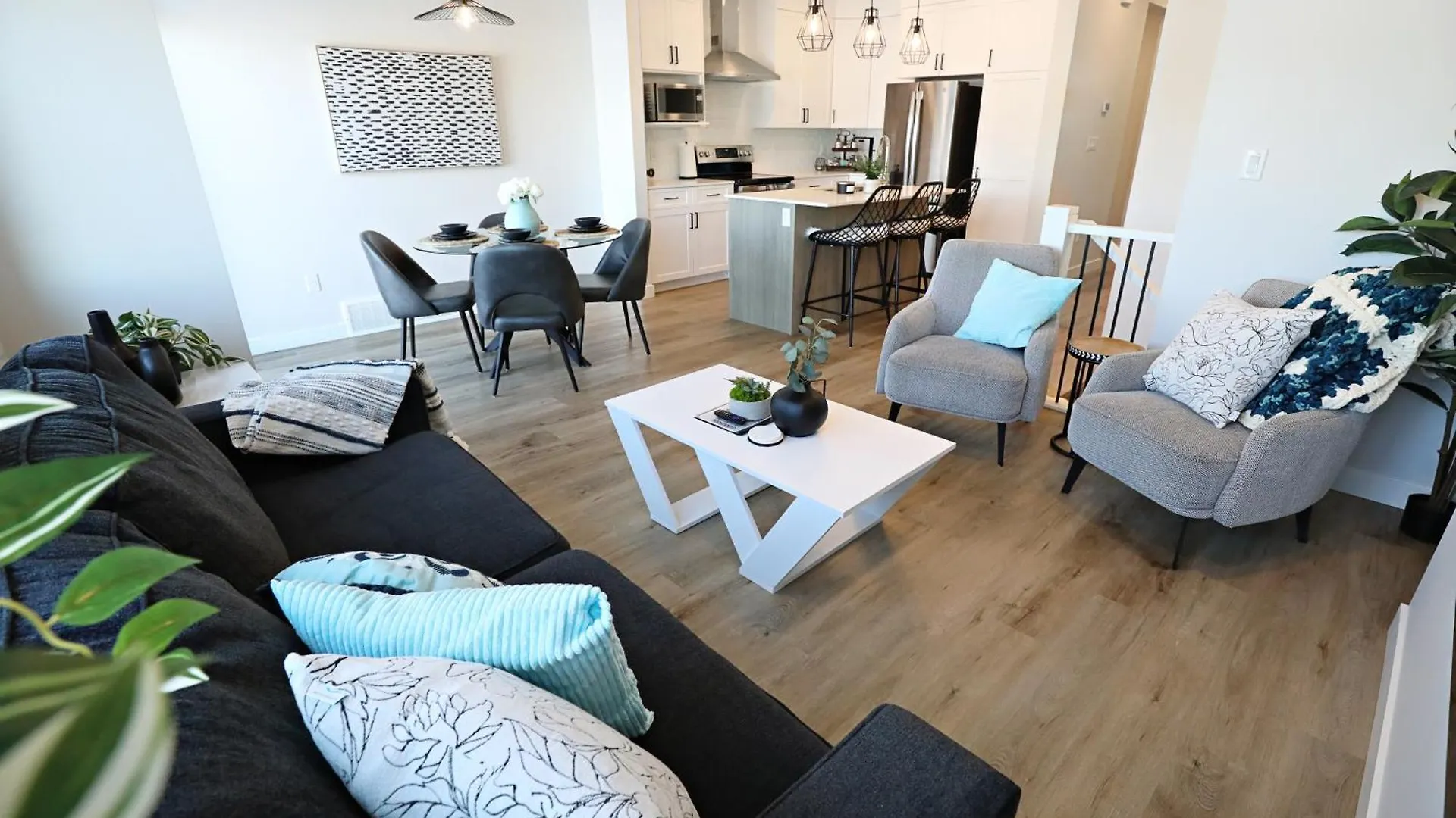 別荘 Stylish Home With Ac, 3 King Beds, Garage, Disney エドモントン